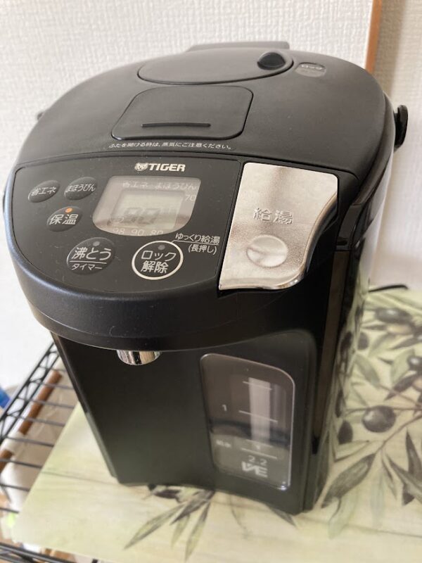タイガー魔法瓶(TIGER) 電気ポット 蒸気レス 節電VE保温 安全構造 とく子さん 2.2L PIS-G220の画像。