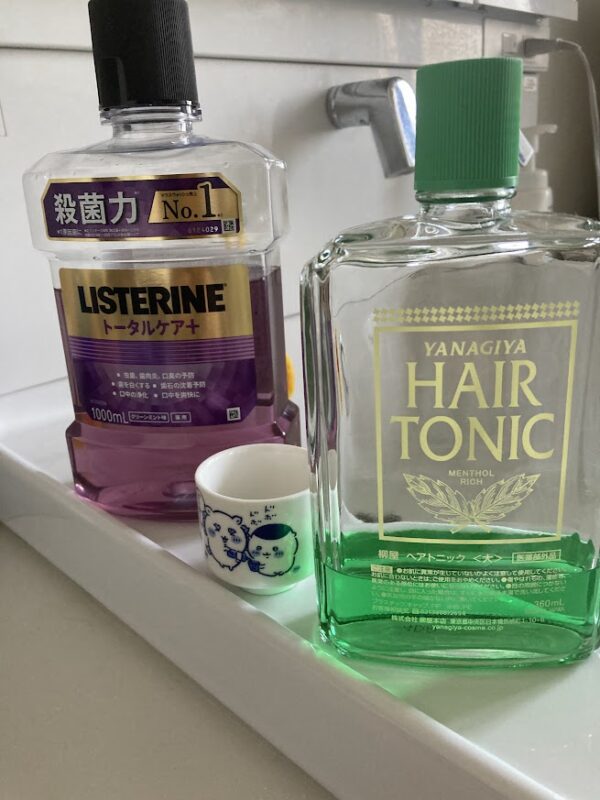 コスモスで安く手に入る「柳屋ヘアトニック」と「リステリン トータルケアプラス」。ドラモリにはない柳屋が買えるのはコスモスの強み。洗面所に常備しているガチのリピ買いアイテム。