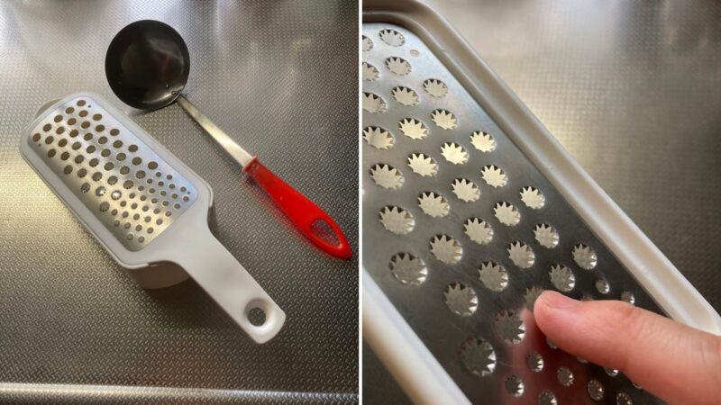 貝印の大根おろし器のサイズ感比較(お玉と並列)と詰まりにくく掃除しやすいフラットな裏面のアップ